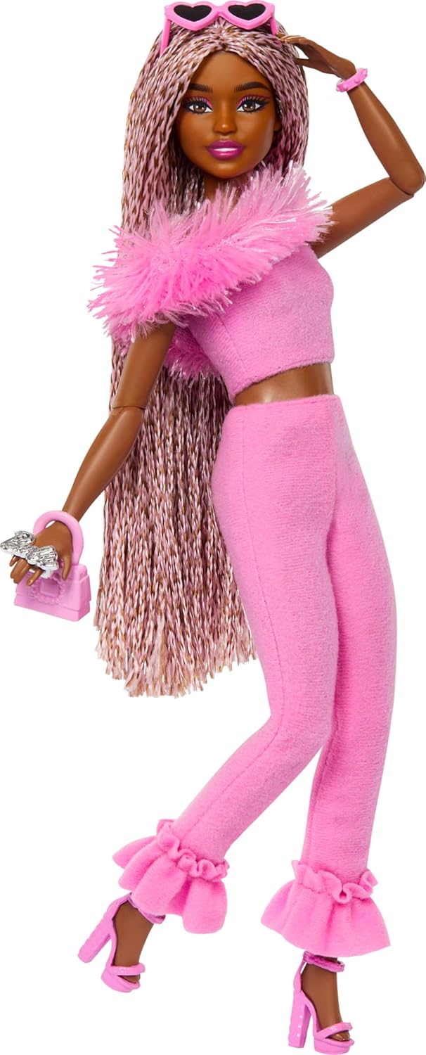 Колекційна лялька Barbie Deluxe Style Barbiecore #4 модниця в костюмі з пір’ям (HYV28) 6 Колекційна лялька Barbie Deluxe Style Barbiecore #4 модниця в костюмі з пір’ям (HYV28) - Зображення 6