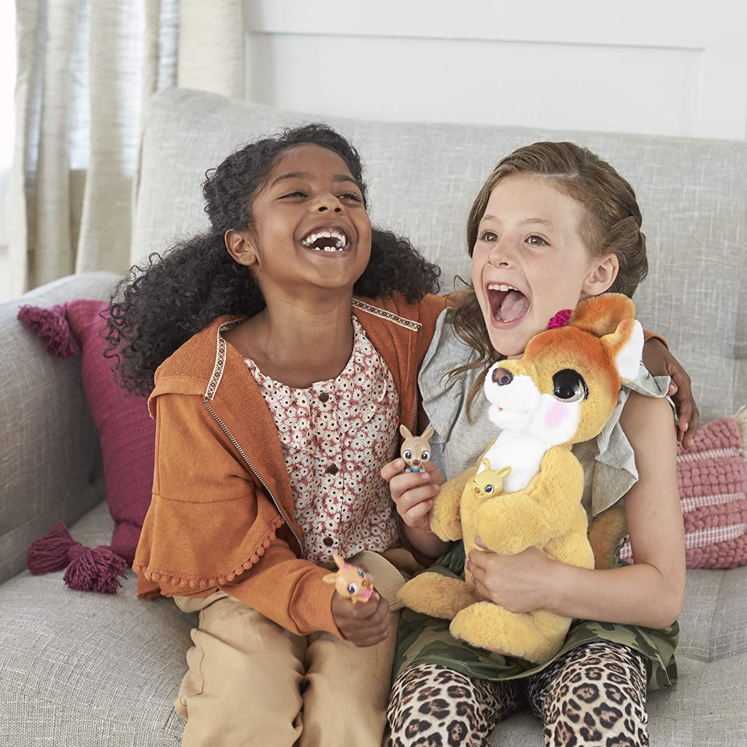 Интерактивная игрушка FurReal Friends Mama Josie The Kangaroo Кенгуру мама Джози и ее кенгурята (E6724) 7 Интерактивная игрушка FurReal Friends Mama Josie The Kangaroo Кенгуру мама Джози и ее кенгурята (E6724) - Зображення 7