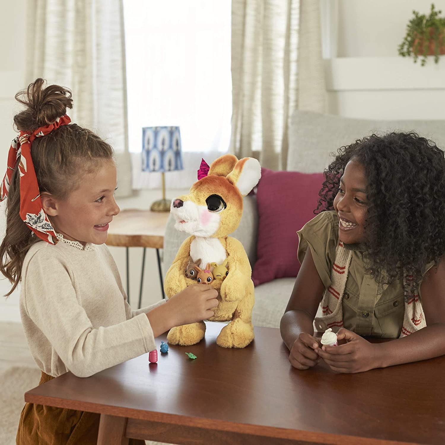 Интерактивная игрушка FurReal Friends Mama Josie The Kangaroo Кенгуру мама Джози и ее кенгурята (E6724) 9 Интерактивная игрушка FurReal Friends Mama Josie The Kangaroo Кенгуру мама Джози и ее кенгурята (E6724) - Зображення 9