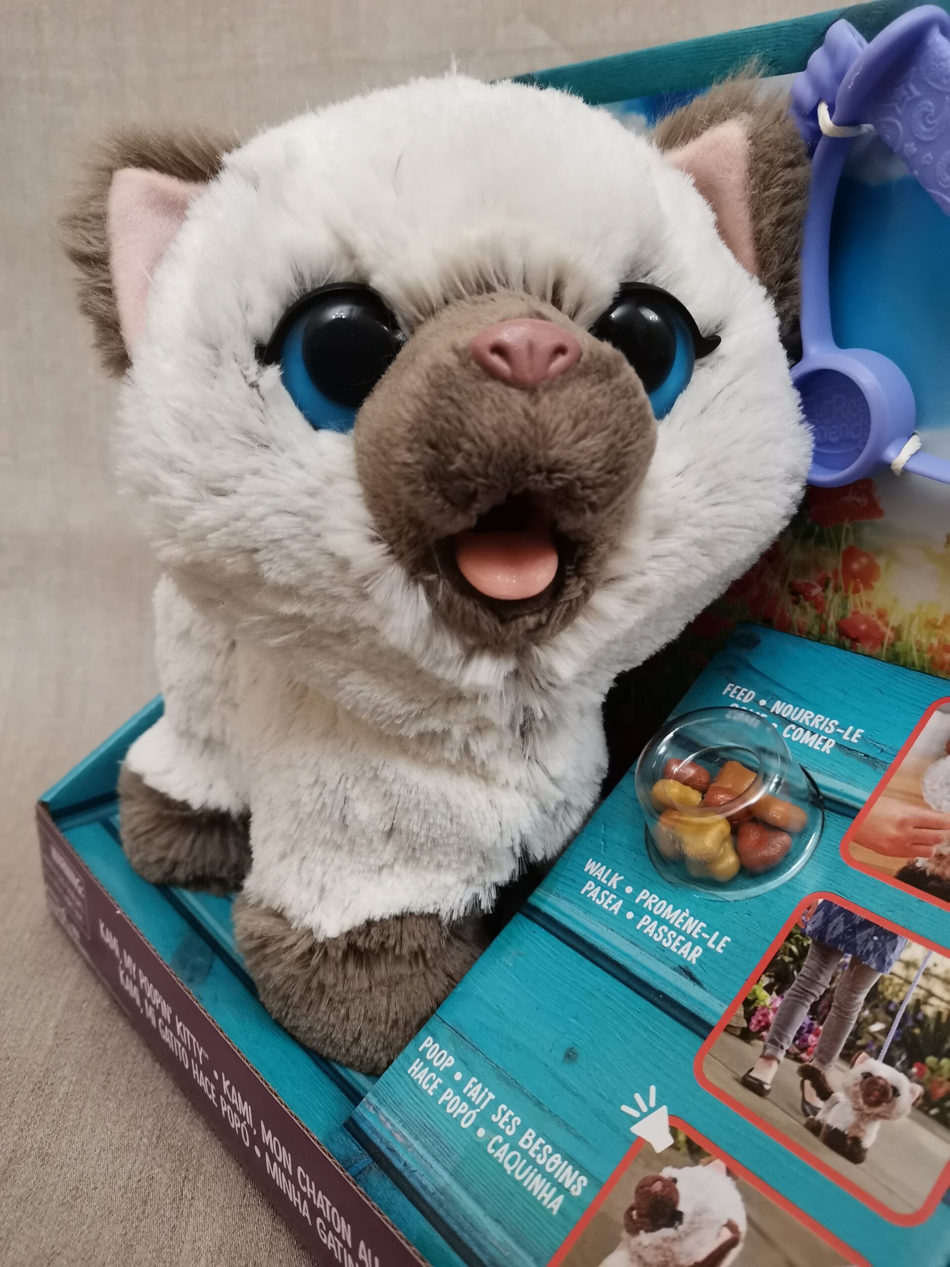 Интерактивный котенок кот Ками FurReal Friends Kami My Poopin Kitty Hasbro (C1156) 10 Интерактивный котенок кот Ками FurReal Friends Kami My Poopin Kitty Hasbro (C1156) - Зображення 10